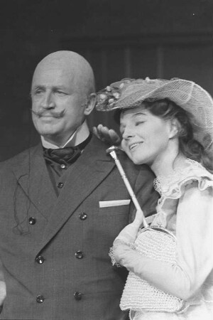 Szenenbilder aus "Der Snob", Theaterstück von Carl Sternheim. Kammerspiele (Deutsches Theater) Berlin, 09.04.1963