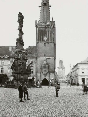 Rathaus : Marktplatz mit Pestsäule und Rathaus