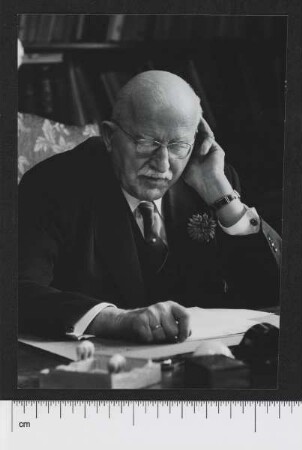 Porträtaufnahme Hermann Staudinger