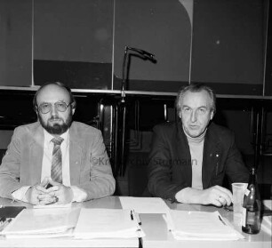 SPD: Kreisparteitag: Bad Oldesloe: Kreisberufsschule: ehemaliger Kreisvorsitzender Alfred Schulz und sein Nachfolger Manfred E. Poppe am Präsidiumstisch