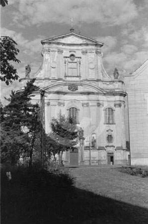 Hauptfassade der Klosterkirche Liebenthal