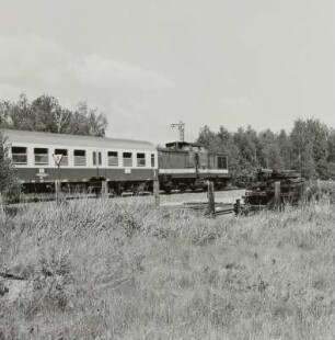 Ausfahrender Personenzug (Richtung Dresden-Klotzsche)