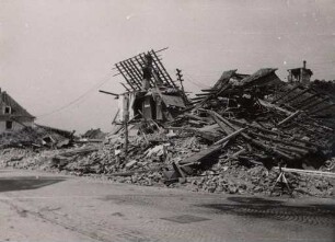 Zerstörungen Zweiter Weltkrieg. Saarlandstraße (Knielingen)