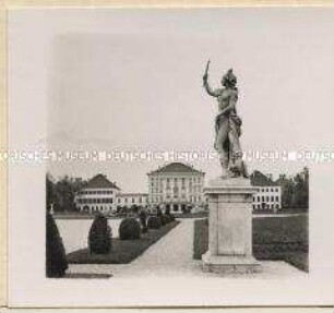 Die Gartenseite des Schloss Nymphenburg in München