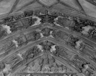 Portal mit Vorhalle — Marienkrönung