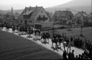 Freiburg; St. Georgen: St. Georgsritt; Prozession über das Feld