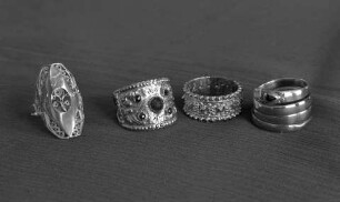 Ring mit Filigranelementen