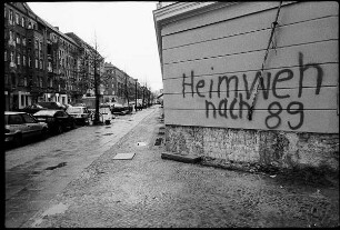 Fassade mit Inschrift "Heimweh nach 89"