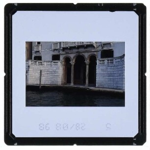 Venedig, Palazzo Balbi Valier : Fassade Erdgeschoss