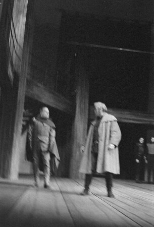 Reportage aus der Inszenierung "König Lear" von W. Sakespeare, Regie W. Langhoff, mit W. A. Kleinau als Lear u.a., Deutsches Theater Berlin, 1957