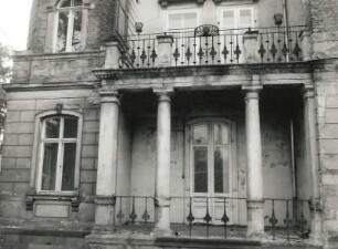 Dresden-Mickten, Kötzschenbroder Straße 24/26. Villa (um 1895). Balkons der Straßenfront