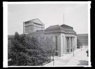 Volksbühne, Berlin-Mitte: Ansicht von Westen (Negativ zu Inv. Nr. TBS 045,17)