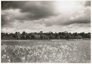 Wasserburg (Bodensee). Blick auf Ortsteil Hattnau mit Kapelle