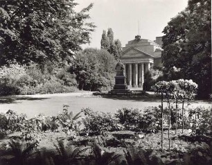 Schlossplatz mit Blick auf das Theater. Detmold. Schlossplatz. Papierabzug