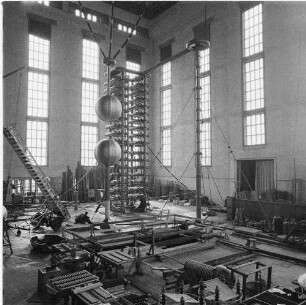 TuR Hochspannungshalle : Dresden-Übigau, Overbeckstraße 48. VEB Transformatoren- und Röntgenwerk Dresden. Hochspannungs-Anlagenbau.