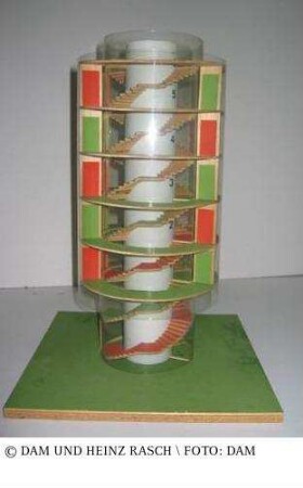 6-geschossiges Hängehaus mit Wendeltreppe - Modell des Gesamtgebäudes