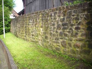 Kirchhofmauer im Verlauf