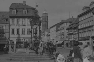 Göttingen: Markt mit Gänseliesel-Brunnen