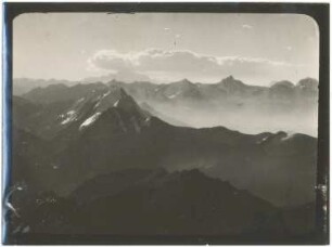 Blick vom Mururata nach Norden zum Nevado Taquesi und Caca-Aca
