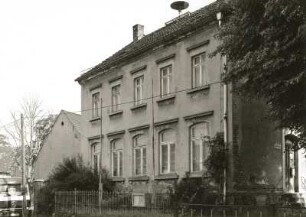 Großpösna-Dreiskau-Muckern, Hauptstraße. Wohnhaus (Gemeindeamt; um 1870/1880)