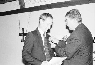 Freiburg im Breisgau: Günther Frei aus Haslach erhält die Ehrennadel des Landes Baden-Württemberg [mit Rolf Böhme]