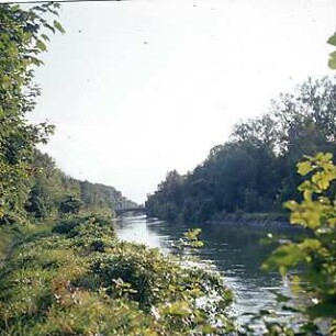 Hansjakob, Gottfried; München - Oberföhring; Isarinsel - Isarinsel, Mittlerer Isarkanal, Uferpfad, Brücke
