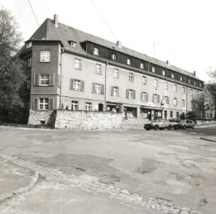 Dresden-Hellerau, Markt 8/9. Wohnhäuser mit Läden (1930/1939, R. Kolbe)