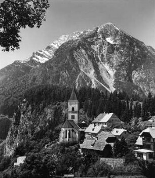 Ortsansicht Pürgg : Steinach-Pürgg. Ortsansicht Pürgg mit Grimming. Blick zur Pfarrkirche St. Georg (Kripperl der Steiermark)