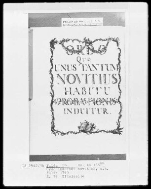 Ordo induendi novitios und anderes — Titelseite mit Kapitalen und Bordüre, Folio 36recto