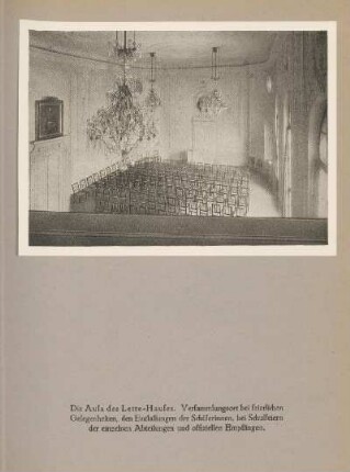 Die Aula des Lette-Hauses. Versammlungsort bei feierlichen Gelegenheiten, den Entlassungen der Schülerinnen, bei Schulfeiern der einzelnen Abteilungen und offiziellen Empfängen