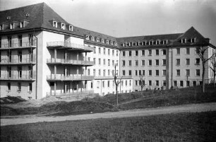 Freiburg: Frauenklinik, Außenansicht von Südost
