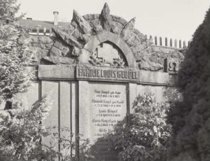 Grabmal der Familie Louis Geupel