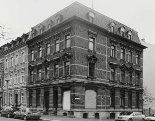 Wohnhaus mit ehem. Laden