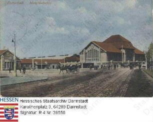 Darmstadt, Hauptbahnhof / davor Pferdekutsche und Straßenbahn