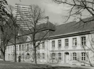 Haus der Künste, Ehemals Heilig-Geist-Hospital