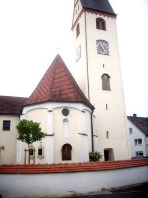 Ansicht von Osten mit Kirche über Kirchhofmauer