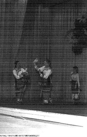 Dresden, Staatliches Volkskunstensemble der DDR. Darbietungen von Tänzern, Chor und Kapelle, April 1956