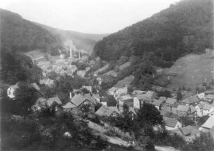 Ruhla. Unterer Stadtteil mit Fabrikgebäude