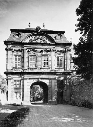 Oberes Tor, sogenannter ''Gottfriedsbogen''; Niddatal, Im Kloster 6