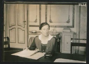 [Bildnis Rhoda Erdmann]