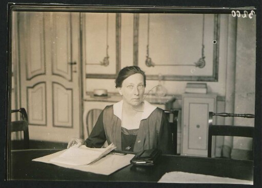 [Bildnis Rhoda Erdmann]