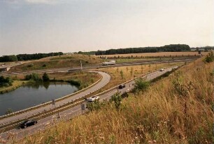 Autobahnkreuz Lübeck: Zubringer von der Autobahn 1 zur Autobahn 20 mit Blick Richtung Nordosten