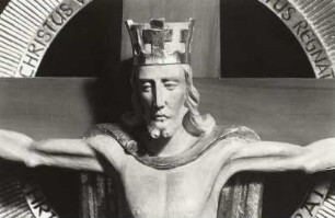 Hochaltar : Hochaltar. Kunststein, zum Teil gefaßt (1929). Bruststück des gkreuzigten Christus. Güstrow, Katholische Kirche Sankt Mariae Himmelfahrt