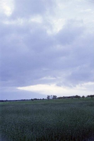 Landschaftsbild bei Schwarze Schwarze Pumpe. : Krajina pola Čorneje Pumpy.