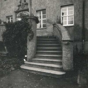 Vetschau-Lobendorf. Gutshof. Ehemaliges Gutshaus (1701/1800, um 1925). Außentreppe