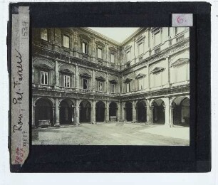 Rom, Palazzo Farnese : Hofansicht