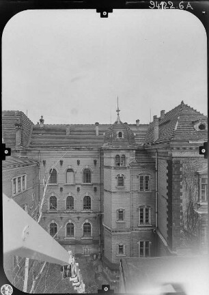 Dresden-Neustadt, Hospitalstraße 7. Ehem. Amtsgericht (1892-1894; M. I. Krause, K. L. F. Schmidt). Rückseite (Teilansicht)