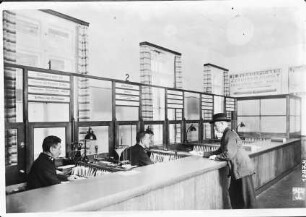 Berlin, Postamt: Schalterraum