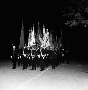 Haarmann, Wennemar: Verabschiedung: Rolfshagener Kupfermühle: Großer Zapfenstreich der Kreisfeuerwehr: Fahnenträger