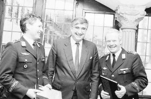 Freiburg im Breisgau: Abschiedsbesuch von Commodore Wienß und seinem Nachfolger Commodore Back bei Oberbürgermeister Rolf Böhme